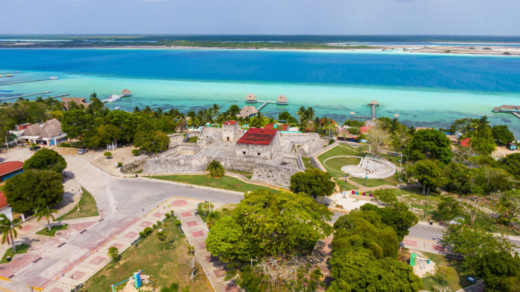 DJI_0688_4f8269fb-4c2e-4ff4-8806-72f29cf4b28d-1024x575 Bacalar: El Pueblo Mágico de la Laguna de los Siete Colores